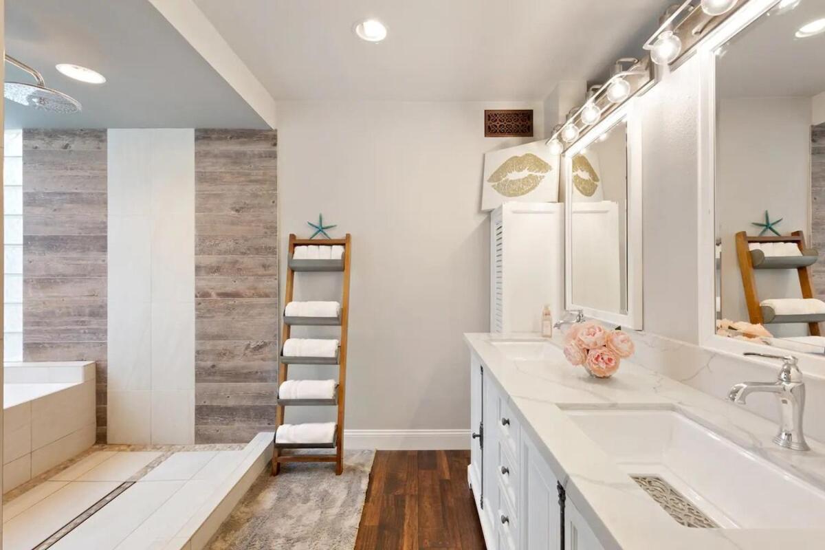 Elegant Beach Living, Just Blocks To The Sand Huntington Beach Esterno foto