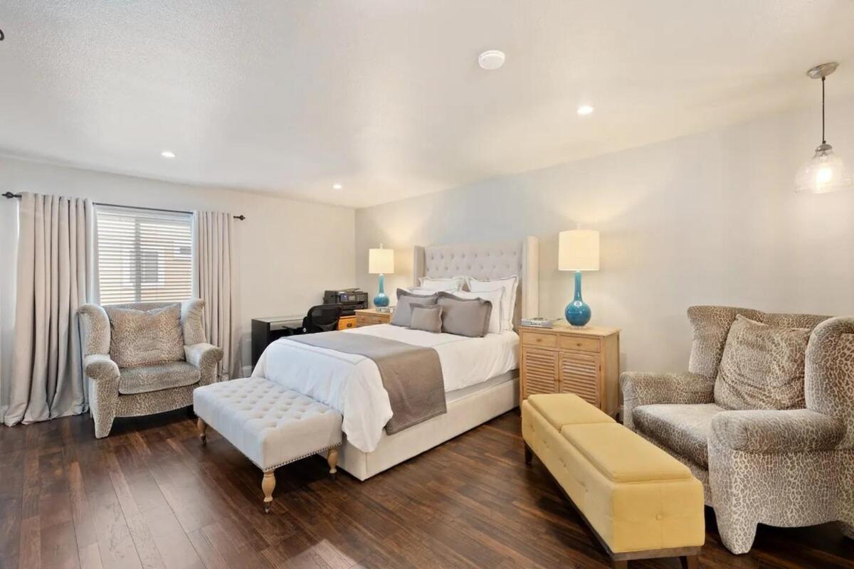Elegant Beach Living, Just Blocks To The Sand Huntington Beach Esterno foto